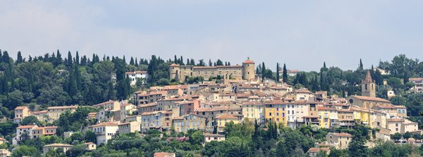 Où trouver une maison de vacances en Provence avec des ateliers de fabrication de savon et des visites de champs de lavande ?
